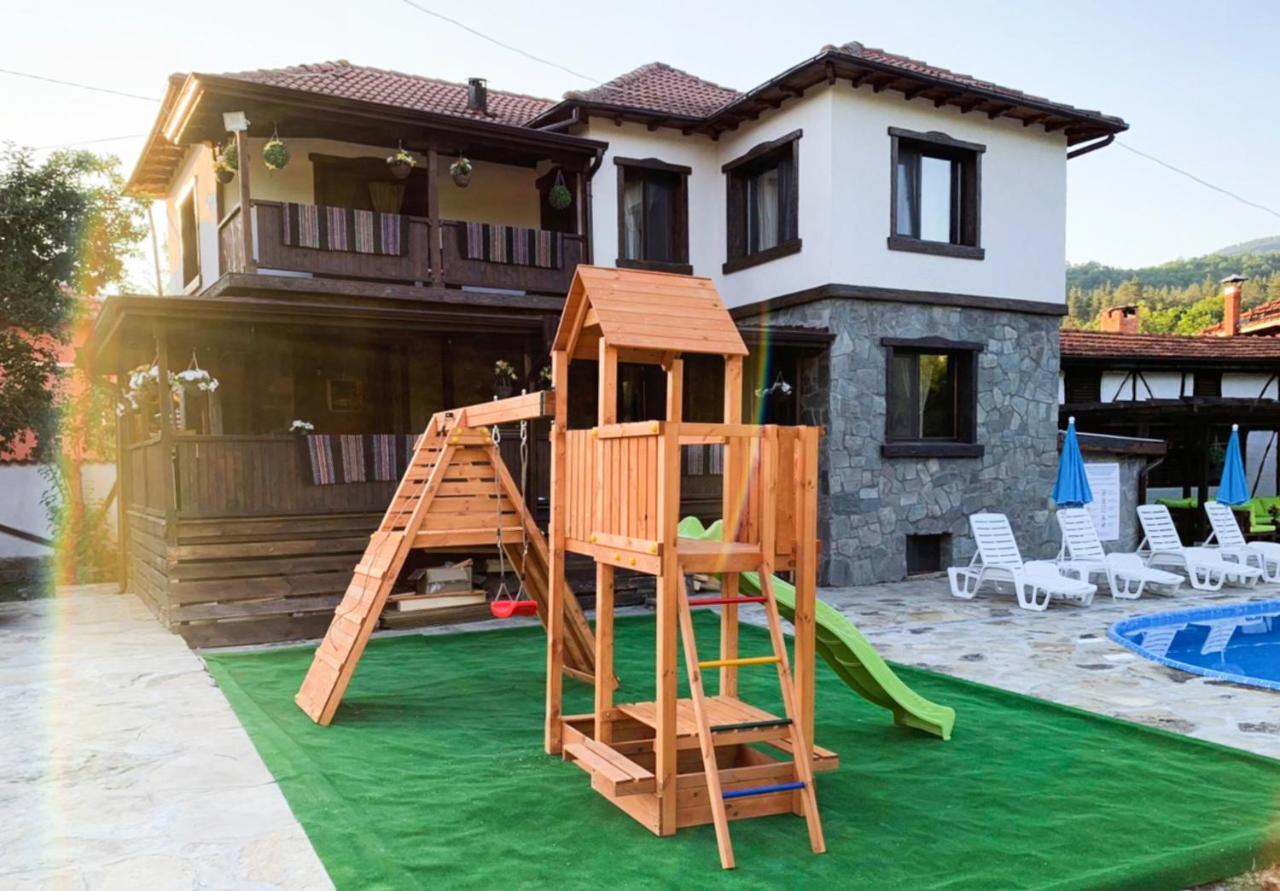Карамановите Къщи Aprilzi Exterior foto