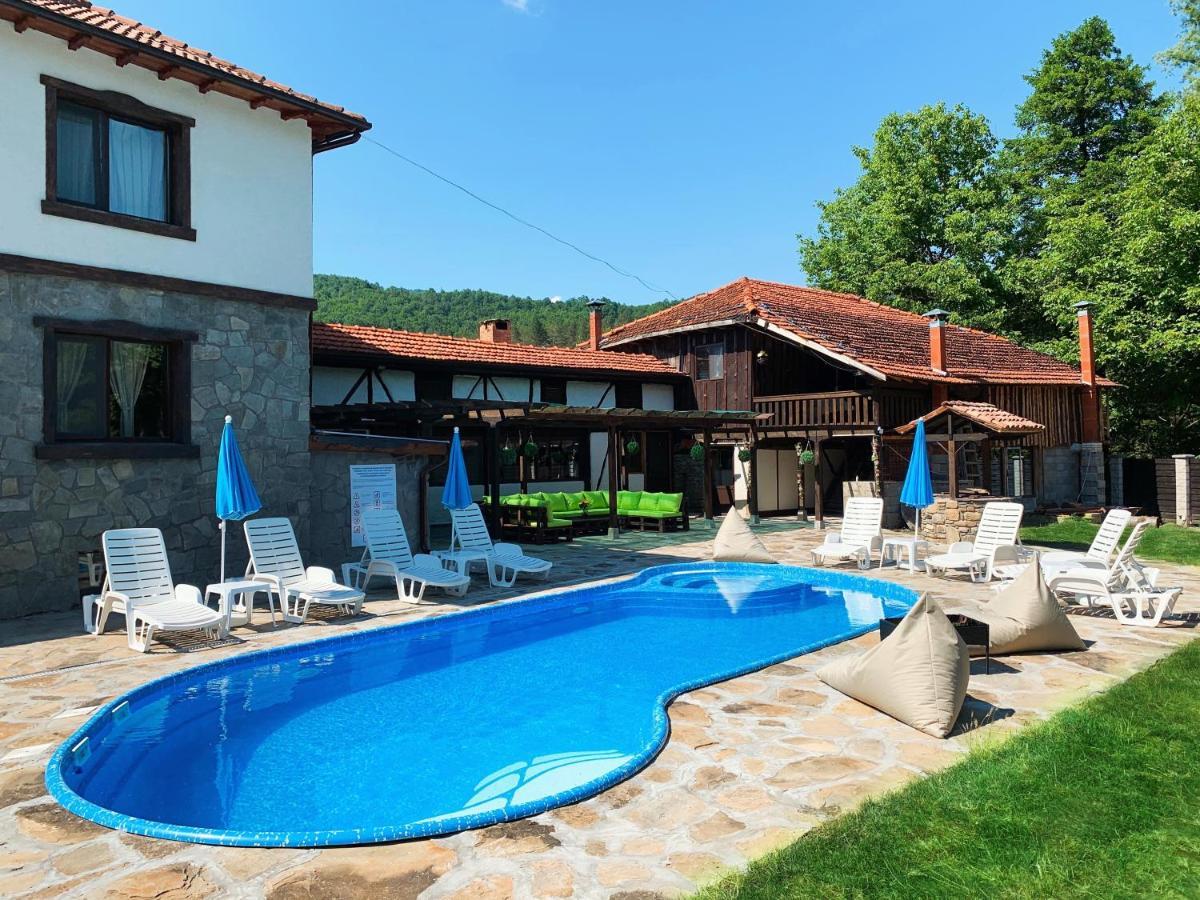 Карамановите Къщи Aprilzi Exterior foto