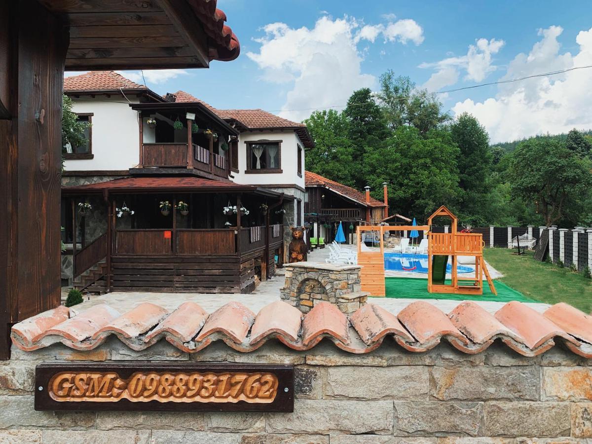 Карамановите Къщи Aprilzi Exterior foto