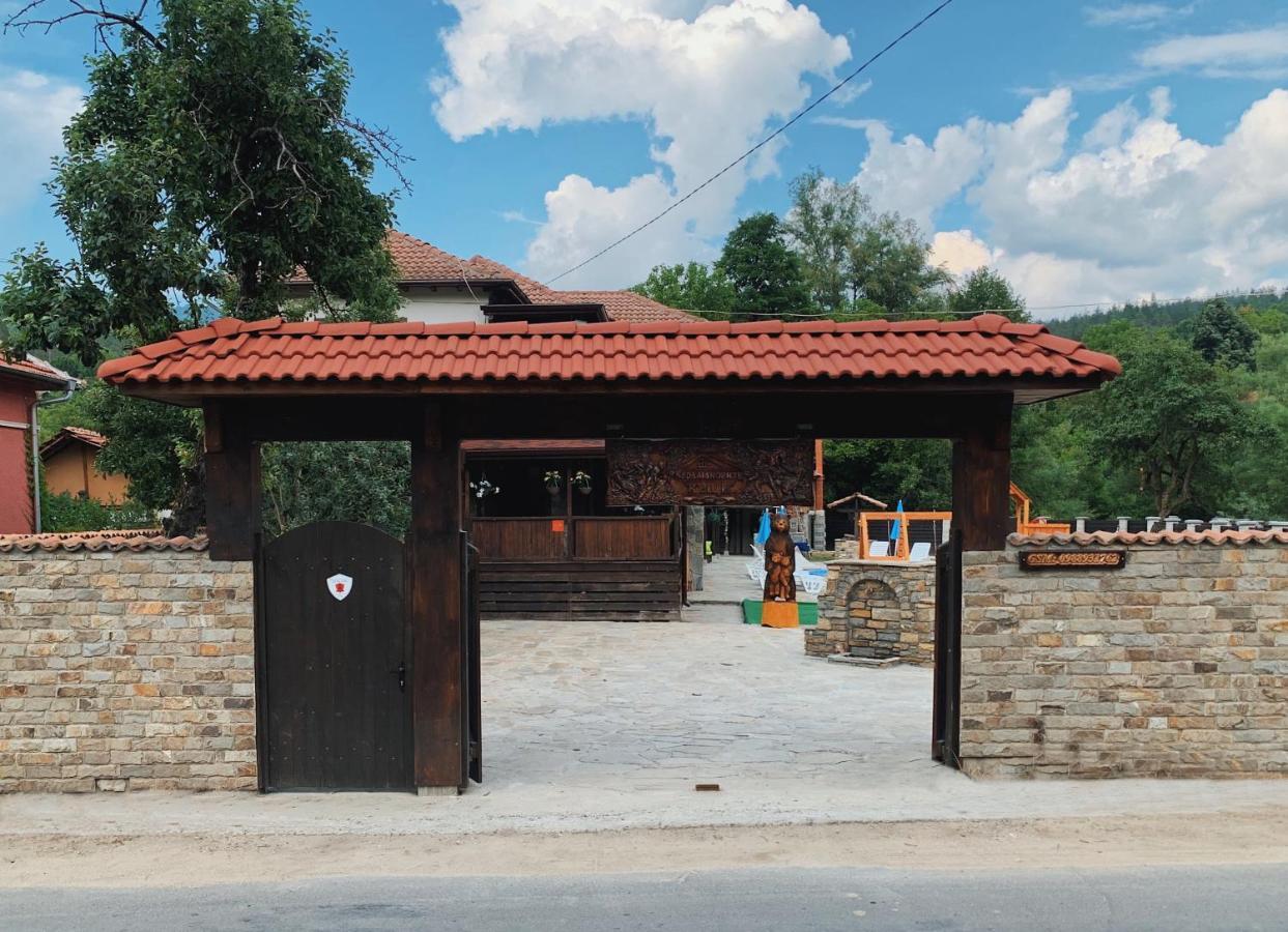 Карамановите Къщи Aprilzi Exterior foto