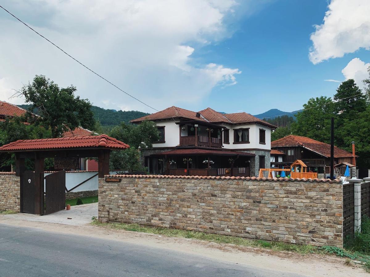 Карамановите Къщи Aprilzi Exterior foto