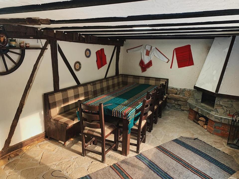 Карамановите Къщи Aprilzi Exterior foto